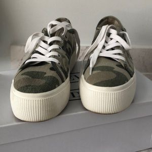 Steve Madden Emmi Camoflage platform sneakers